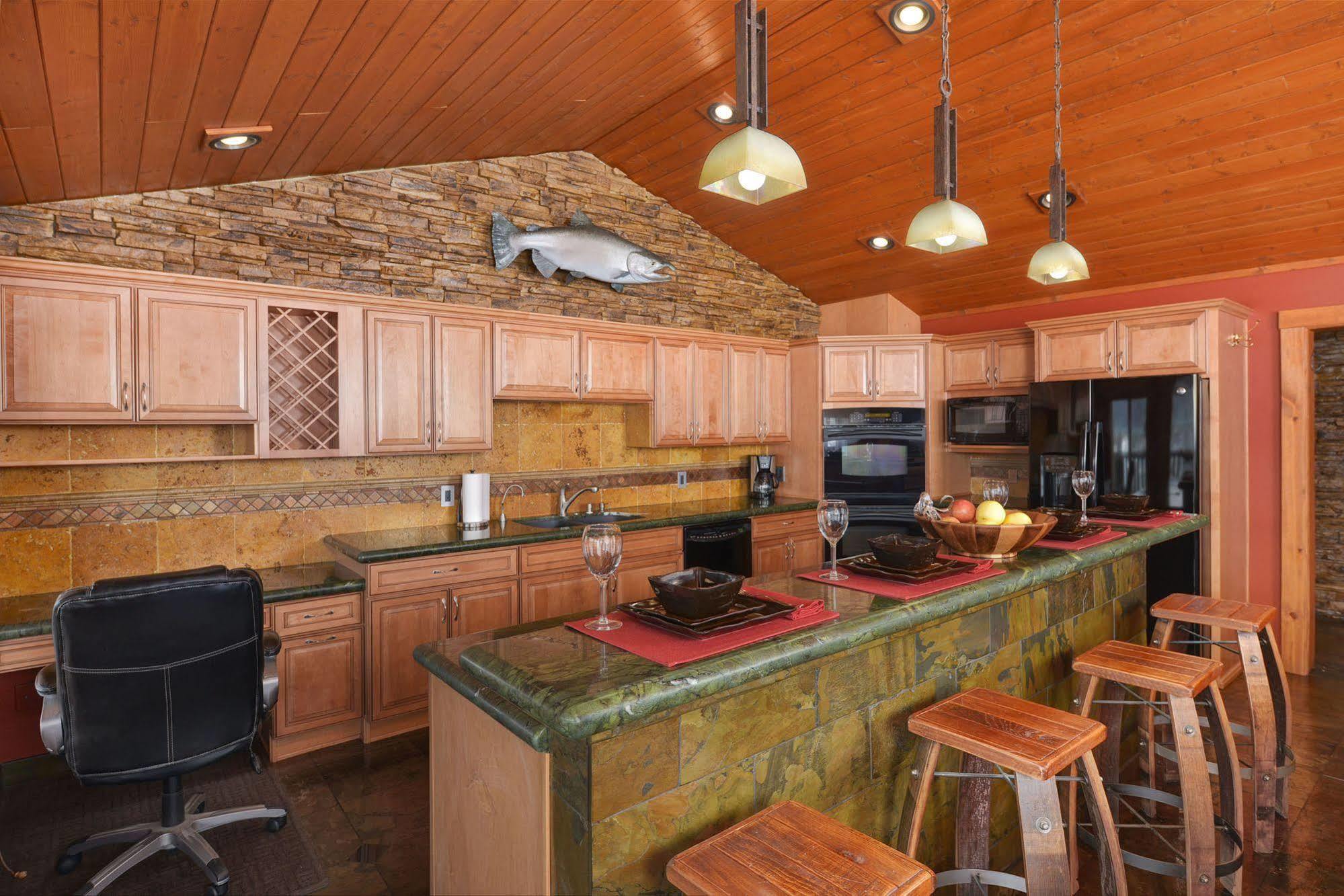 Safari Lodge Seward Bagian luar foto